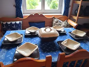 Fekete kerámia bemutató ház