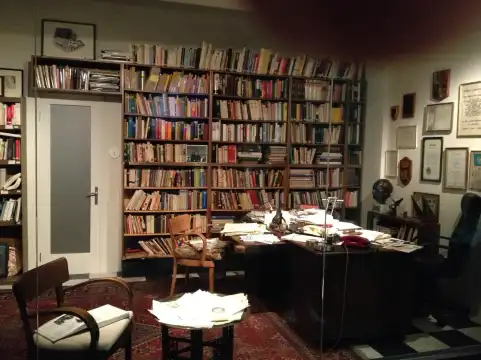 Hotels near Museum of Tolerance