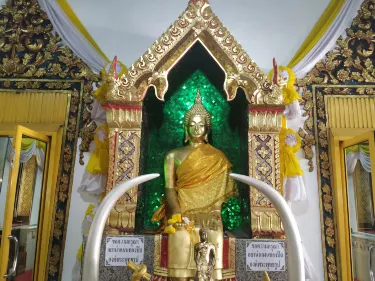 Wat Ban Laem or Wat Phet Samut Worawihan
