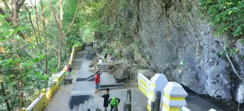 Hotels in Pajangan