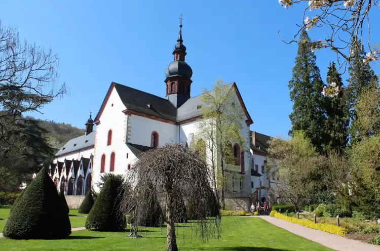 Hotels near Weingut Heinz Nikolai