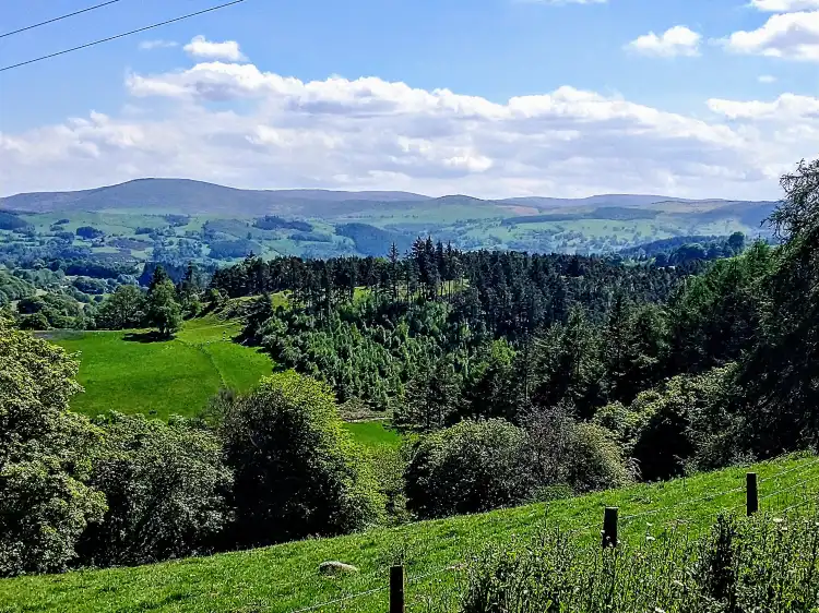 Hotels in Llandderfel