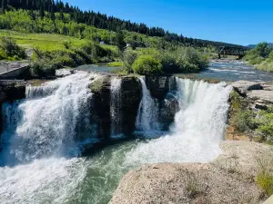 Lundbreck Falls