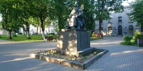 Monument Runopevtsu