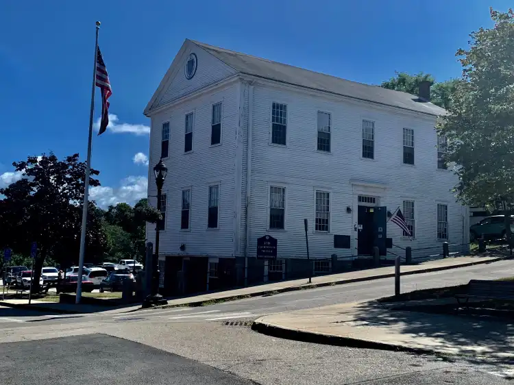 Hotels near 1749 Court House Museum
