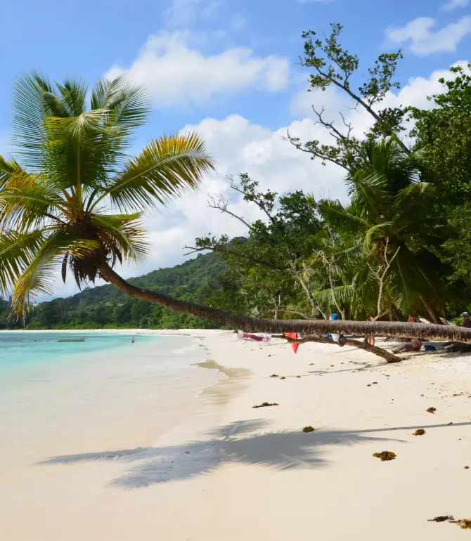 Baie Lazare