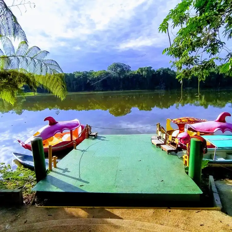 Hotels near Laguna Julio Marín