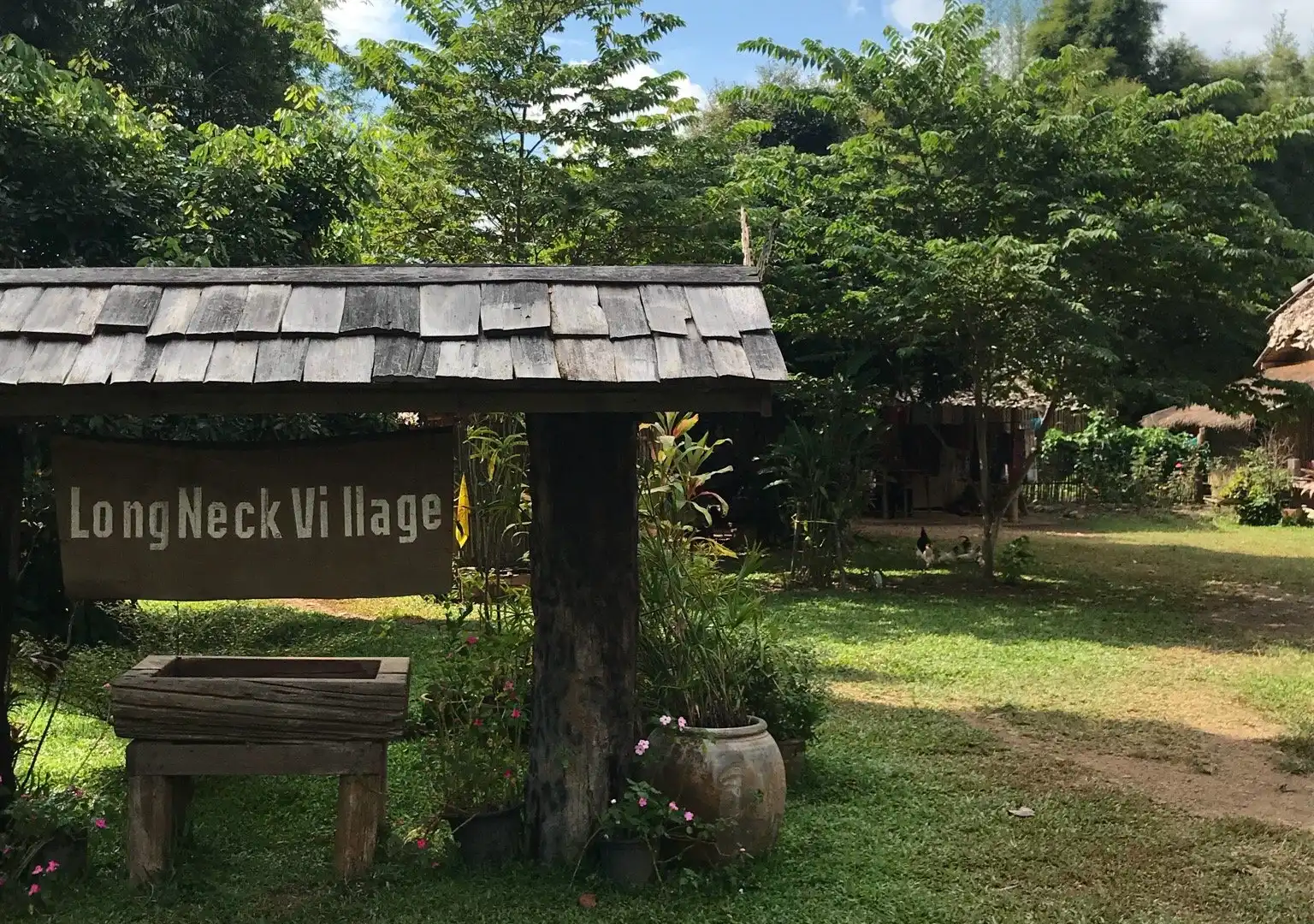 Hotels near Long Neck Karen Village
