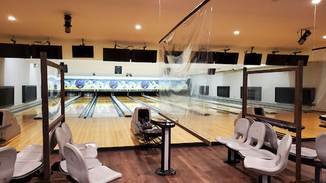 Romano's Saranac Lanes, Sports Bar & Grill