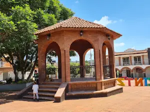 Main Plaza Tzinzingareo