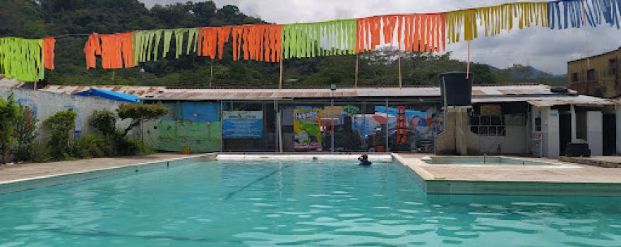 Los Reyes Pool