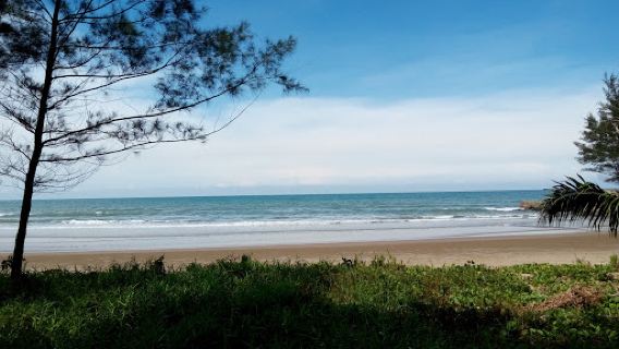 Penanjong Beach