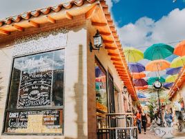 Paseo del Angel - calle de las sombrillas