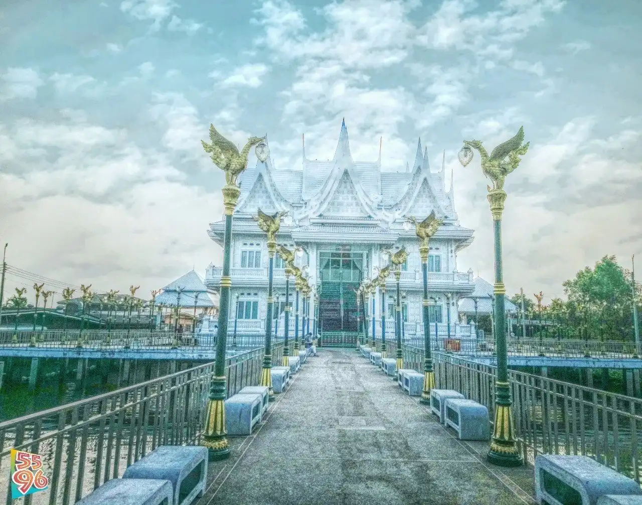 Hotels near Wat Ku