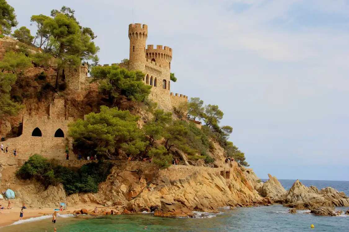 Hotels near Puig de Castellet Iberian Settlement