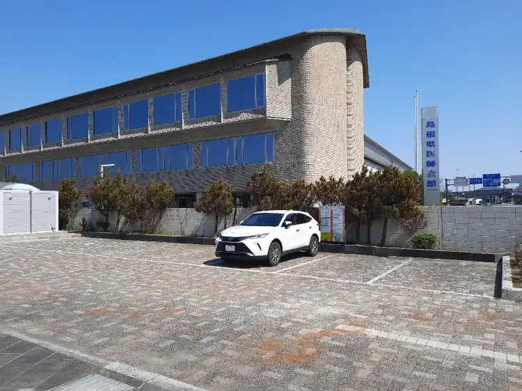 Hotels near Lake Shinji