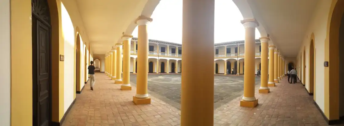 Отели рядом с достопримечательностью «Centro Cultural del Oriente»