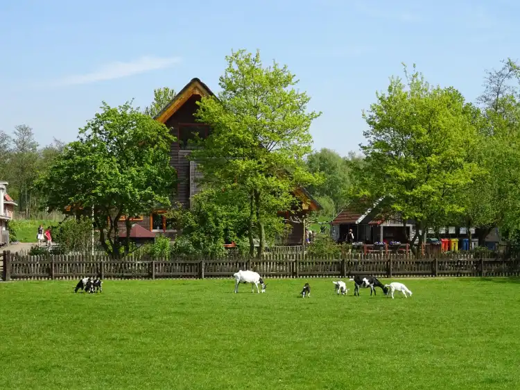Hotels near Speelboerderij Elsenhove