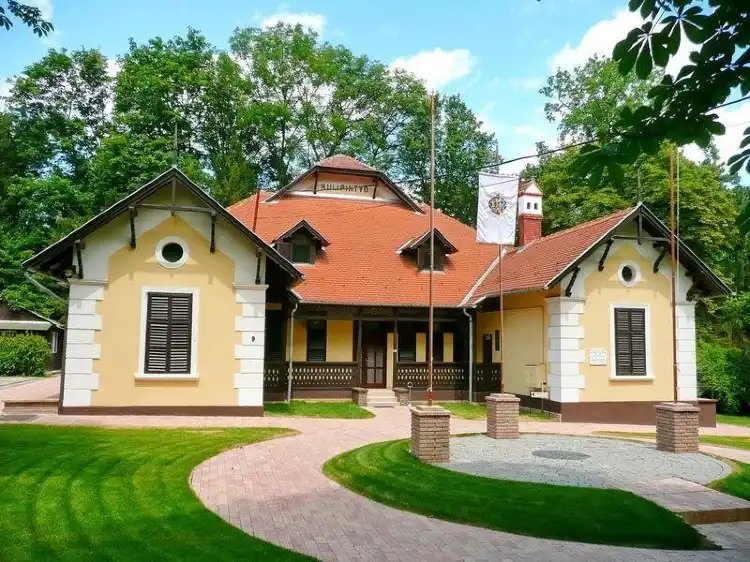 Hotels near Morzsa KERT