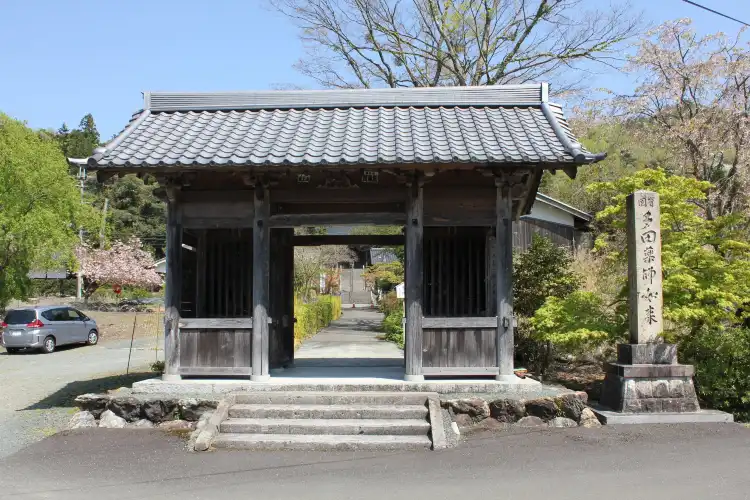 Hotels near Tadaji Temple