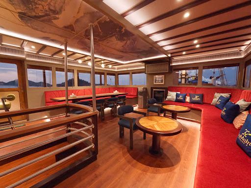 Boat Komodo Tour - PT Indo Flores Trip