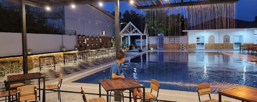Sakura Pool & Cafe