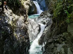 Helaowo Waterfall Gomo