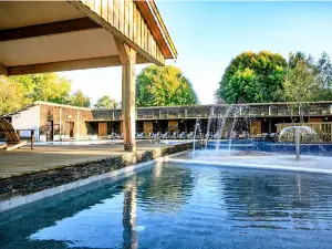 Le Village Western