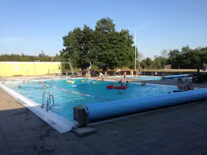 Aalestrup Idrætscenter - Friluftsbad og Vandrehjem