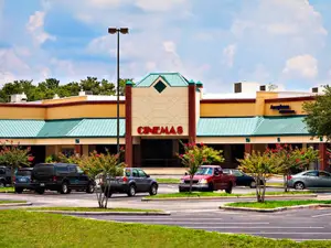 Plant City PREMIERE LUX 8 & Pizza Pub