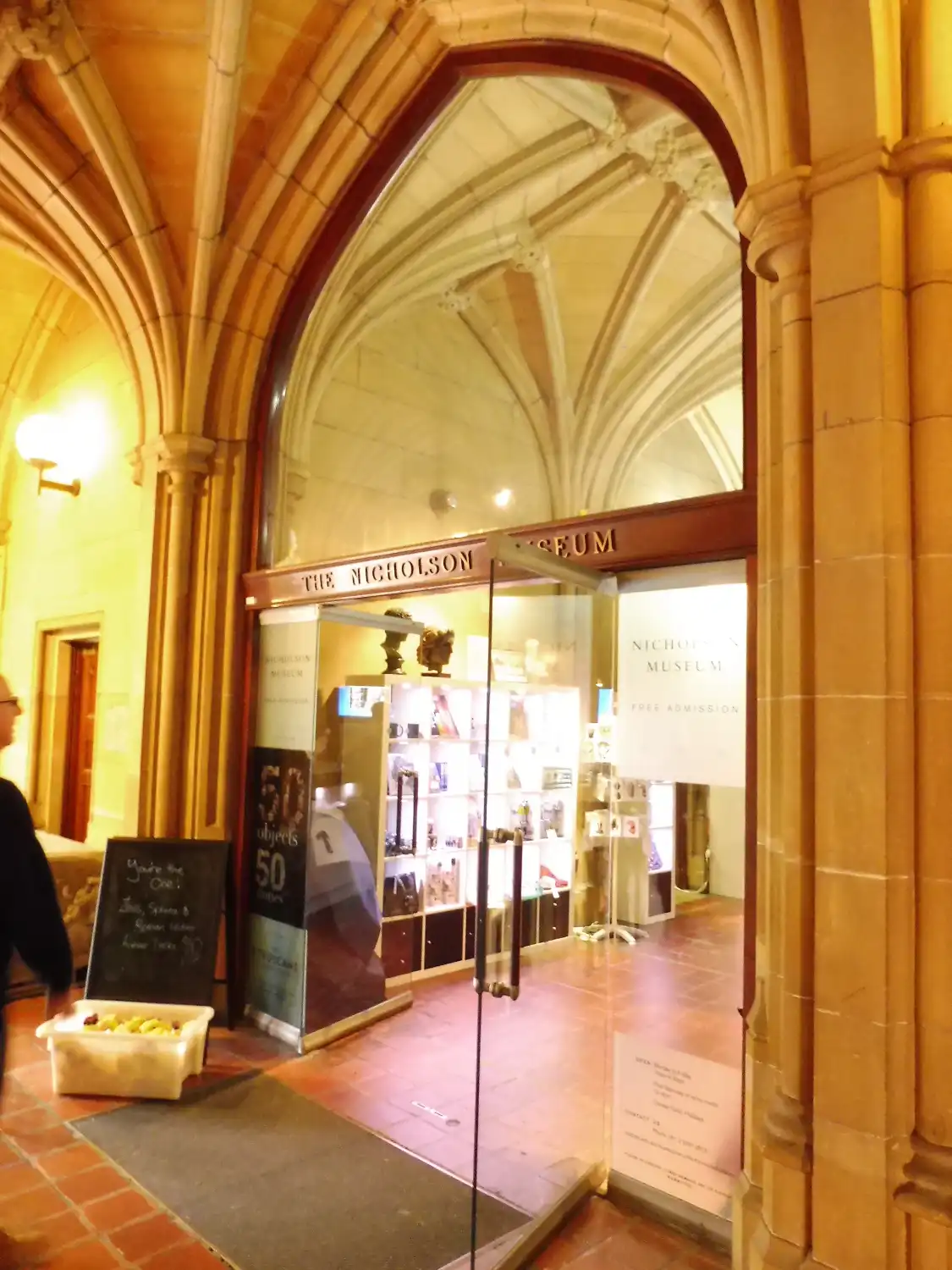 Hotels near Nicholson Museum