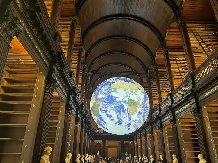Các khách sạn gần The Book of Kells