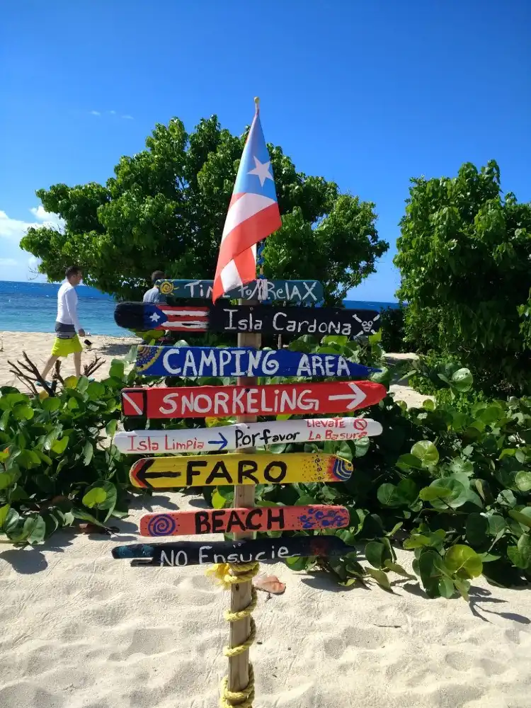 Hotels near Cardona Island