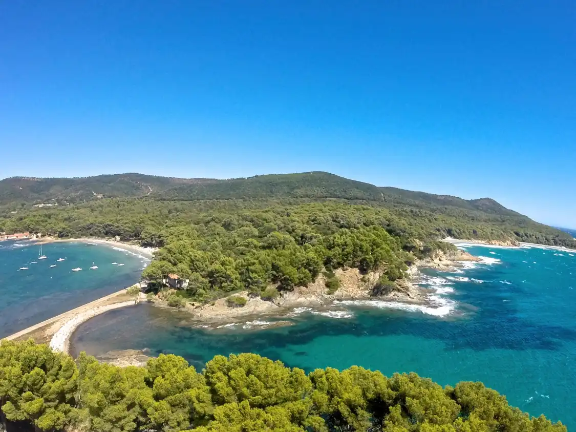 Hotels near Fort de Bregancon