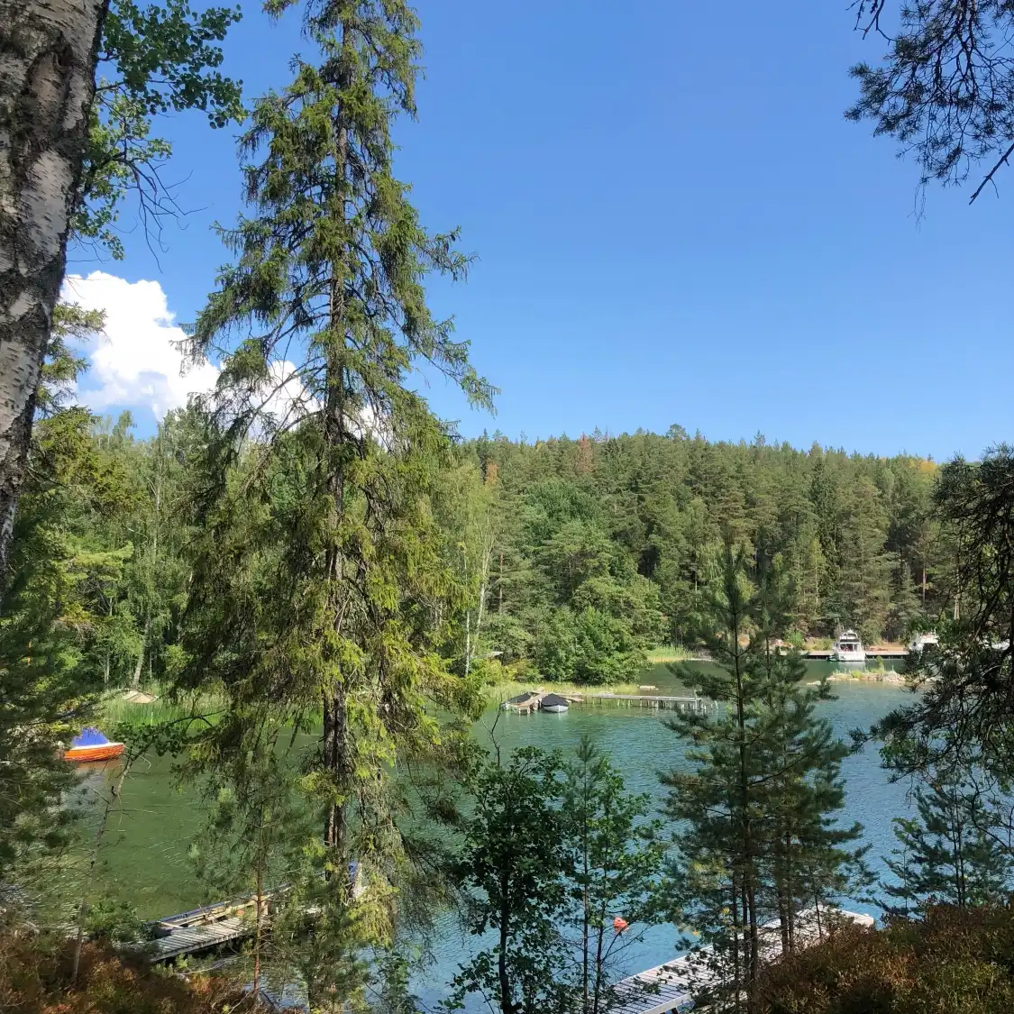 Hotels near DJÄKNESUNDET