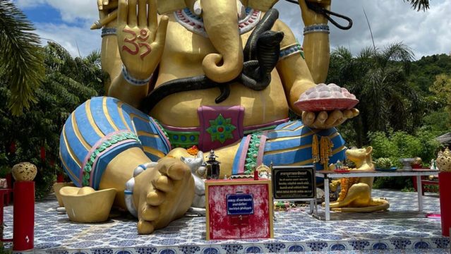 Wat Khao Sung Chaem Fa