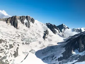 Sport 2000 Les Volatiles - Location ski les Saisies - Location motoneige - Parapente - Ulm