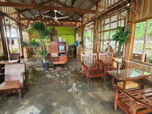 Cuối Chân Đồi cafe