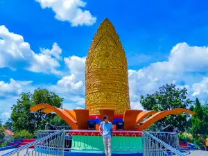 Taman Tugu Kopiah dan Patung Pengantin