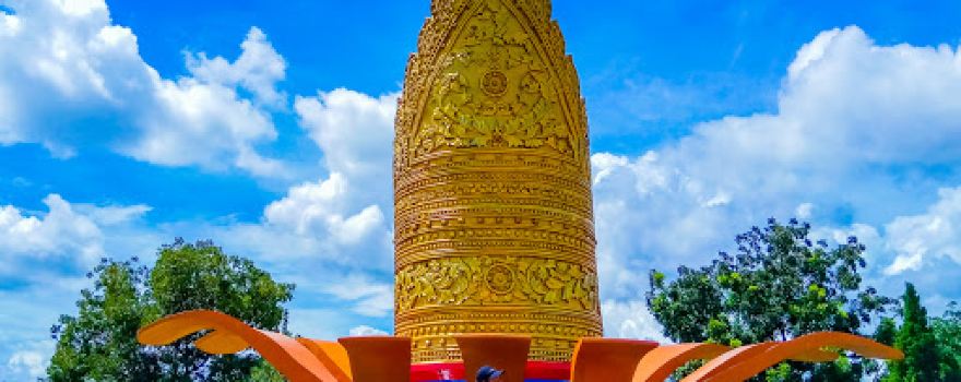 Taman Tugu Kopiah dan Patung Pengantin