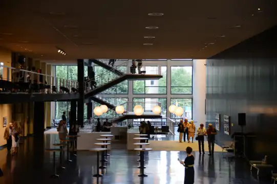 Các khách sạn gần Deutsche Oper