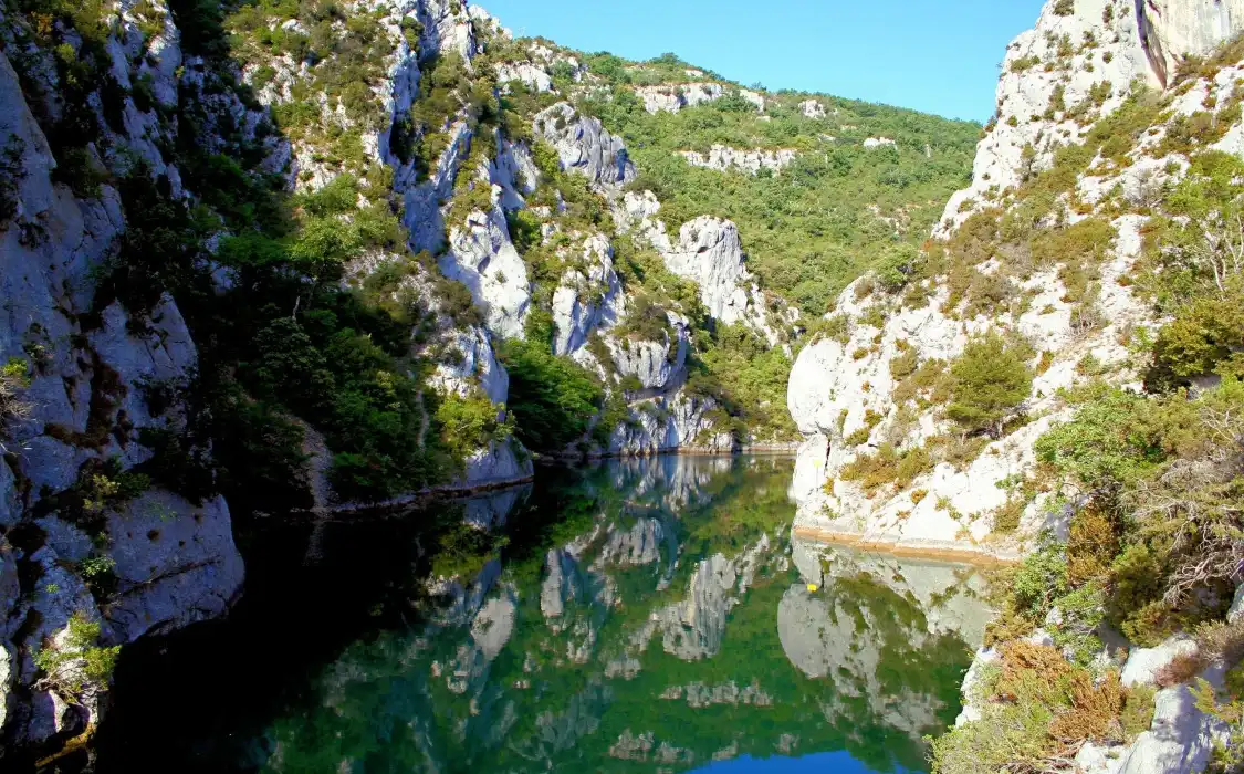 The Var附近的飯店