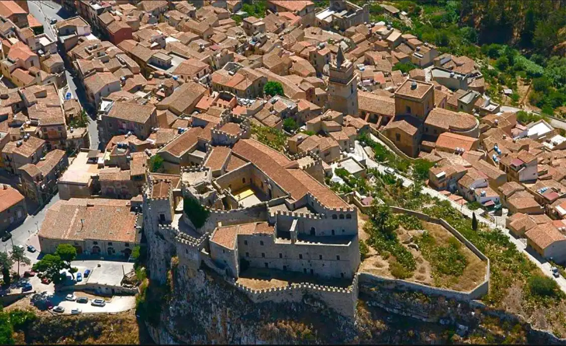 Hotels near Caccamo's Castle