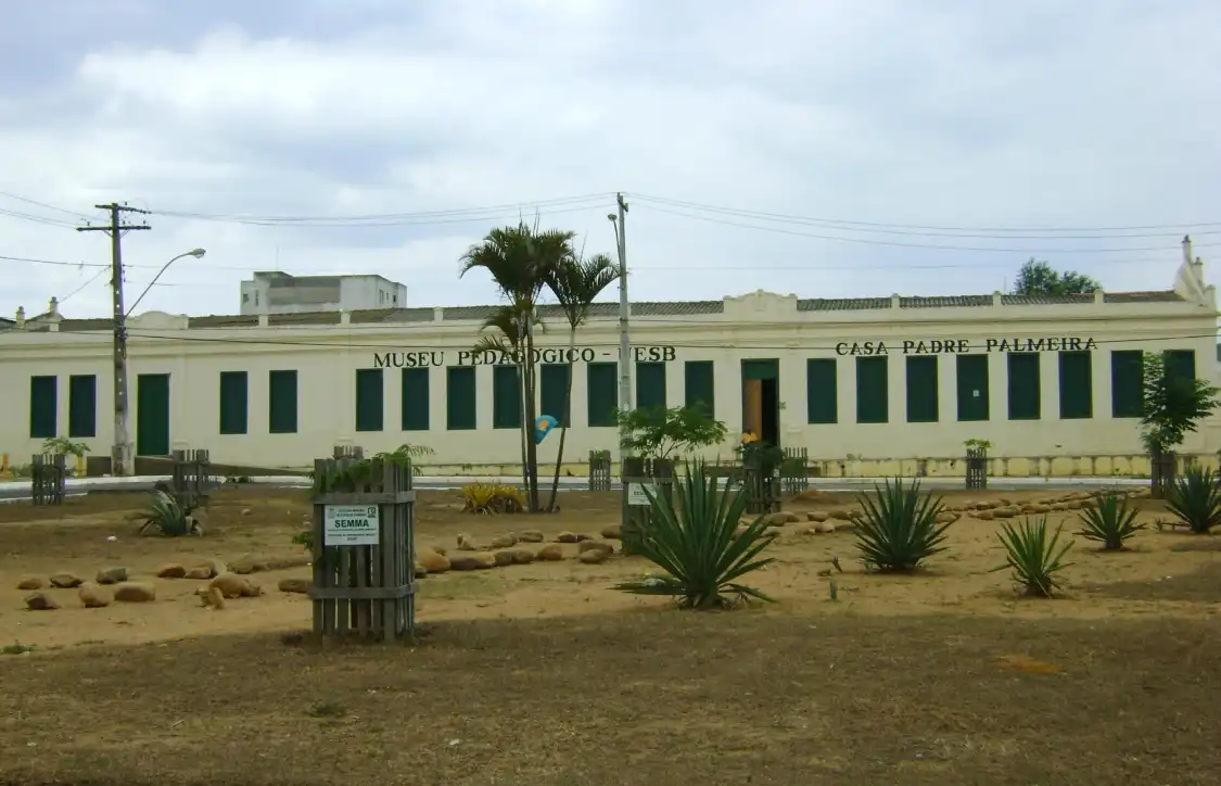 Hotel in zona University of the Southeasy of Bahia Teaching Museum