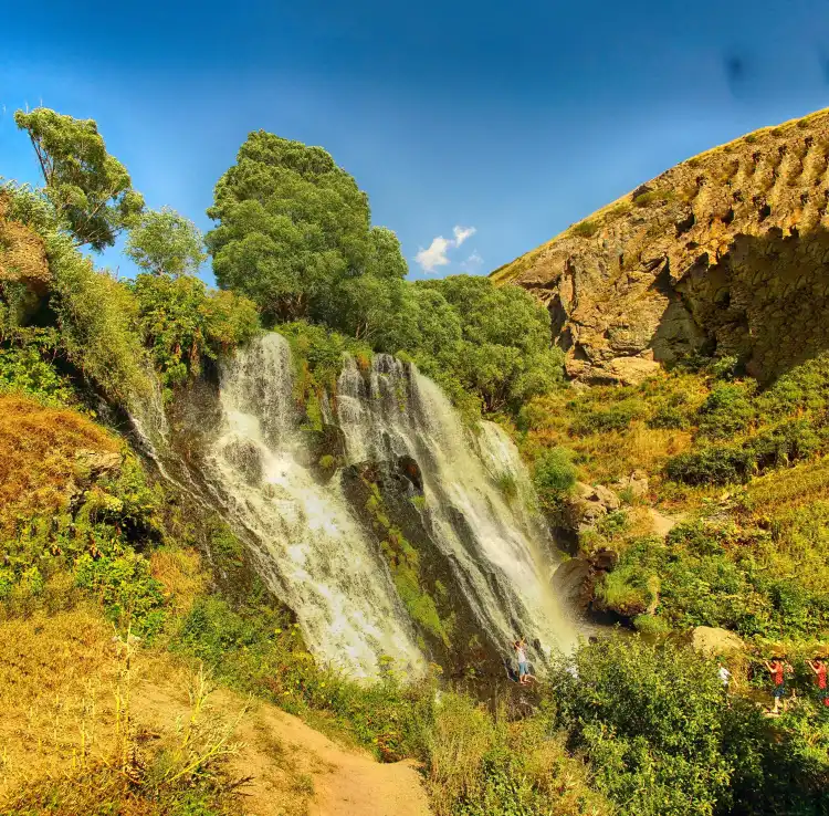Hotels near Aghitu Memorial