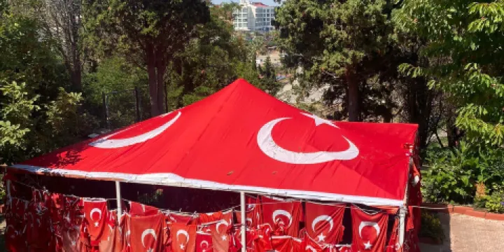 Bayrakl? Baba Turbesi