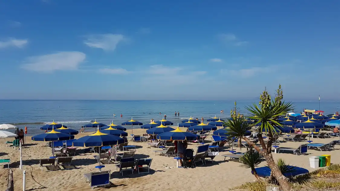 Hotels near Baia Verde