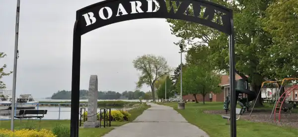 Hotels in Algoma