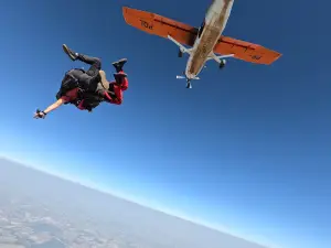 Sky Jump Paraquedismo Skydive