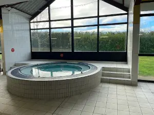 Piscine Hélioséane by Spadium